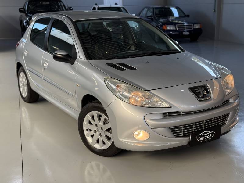 PEUGEOT - 207 - 2011/2012 - Prata - R$ 28.900,00