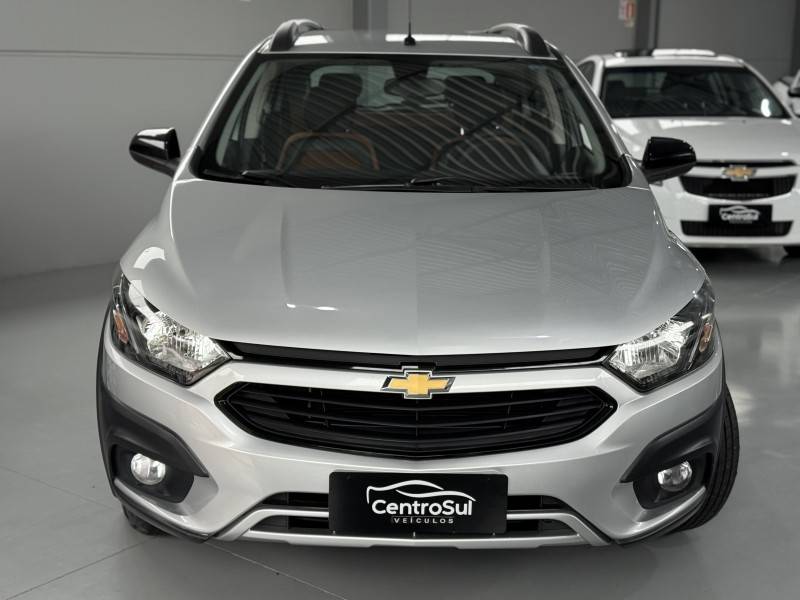 CHEVROLET - ONIX - 2018/2018 - Prata - R$ 69.900,00