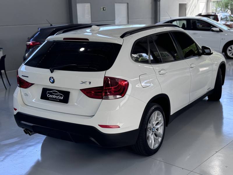 BMW - X1 - 2015/2015 - Branca - R$ 89.990,00