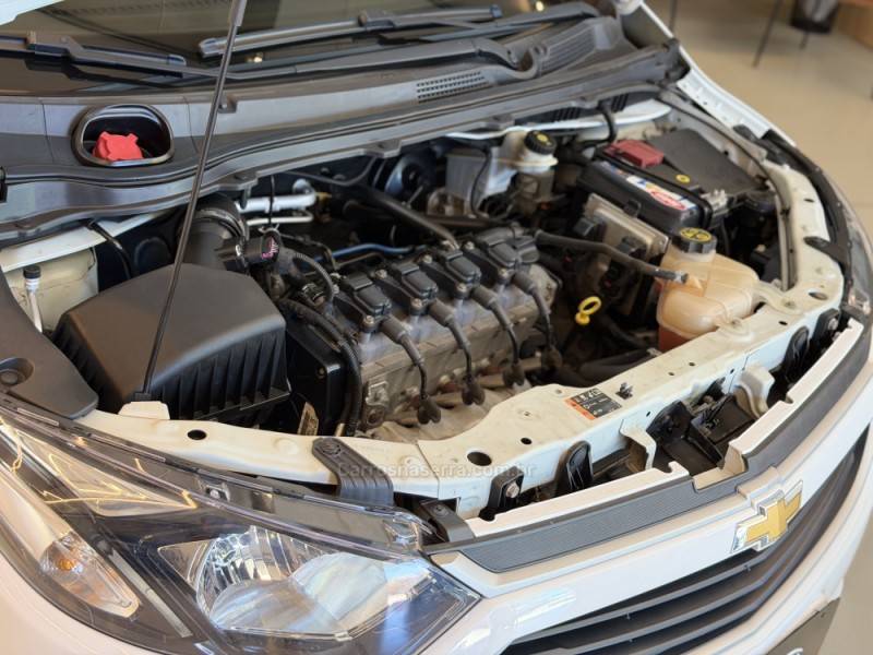 CHEVROLET - ONIX - 2018/2019 - Branca - R$ 57.900,00