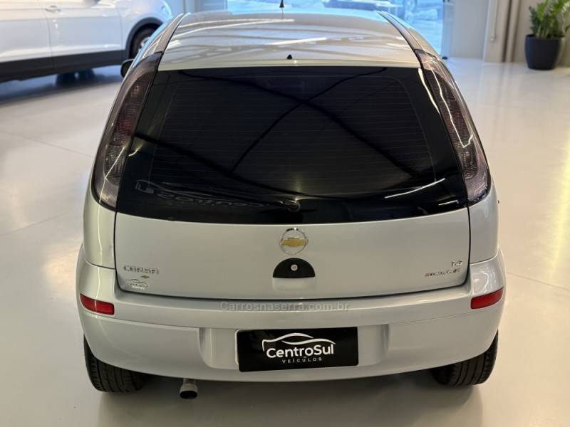 CHEVROLET - CORSA - 2008/2009 - Prata - R$ 32.900,00