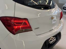 CHEVROLET - ONIX - 2018/2019 - Branca - R$ 57.900,00