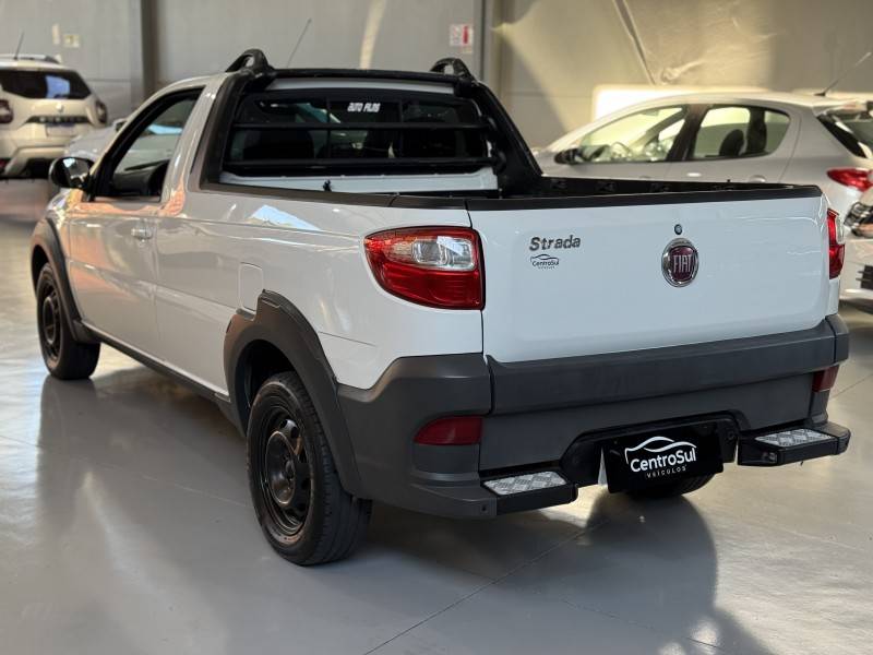 FIAT - STRADA - 2017/2018 - Branca - R$ 54.900,00