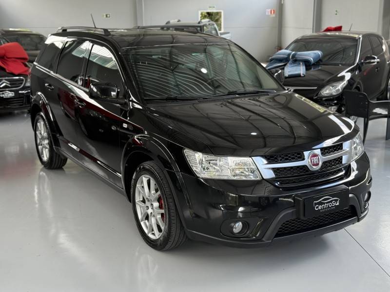 FIAT - FREEMONT - 2014/2014 - Preta - R$ 59.900,00