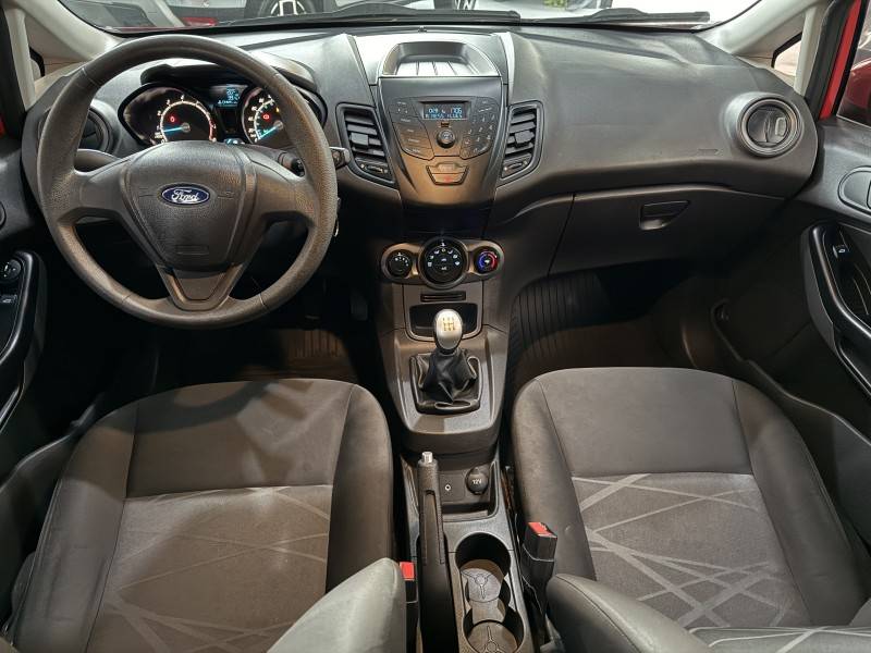 FORD - FIESTA - 2015/2015 - Vermelha - R$ 48.900,00