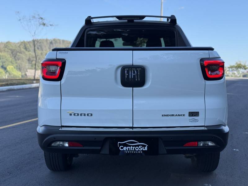 FIAT - TORO - 2022/2023 - Branca - R$ 114.900,00
