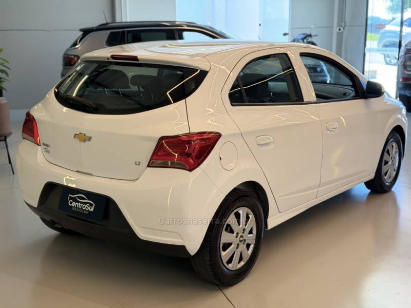 CHEVROLET - ONIX - 2018/2019 - Branca - R$ 57.900,00