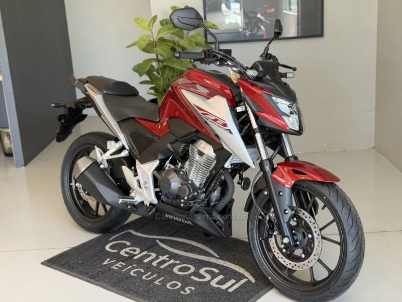 HONDA - CB 300F TWISTER - 2025/2026 - Vermelha - R$ 30.290,00