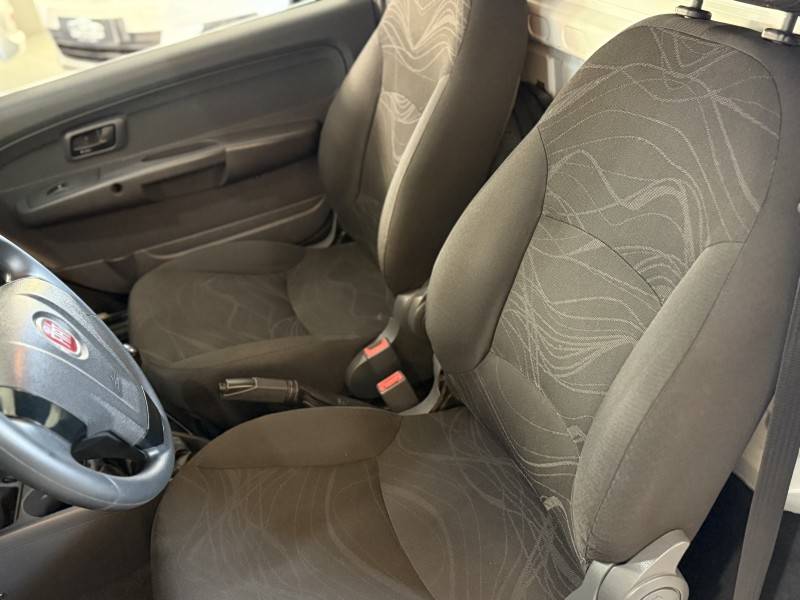 FIAT - STRADA - 2017/2018 - Branca - R$ 54.900,00