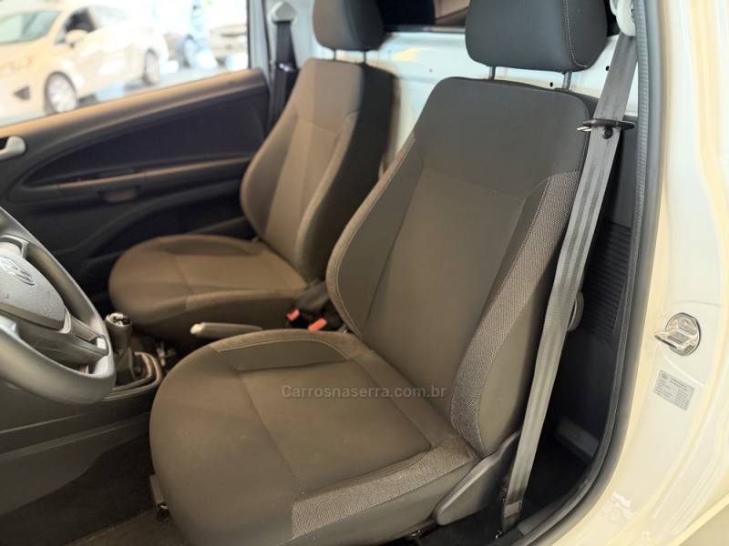 VOLKSWAGEN - SAVEIRO - 2020/2020 - Branca - R$ 81.900,00