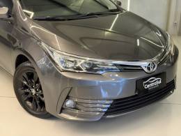 TOYOTA - COROLLA - 2018/2019 - Cinza - R$ 108.900,00