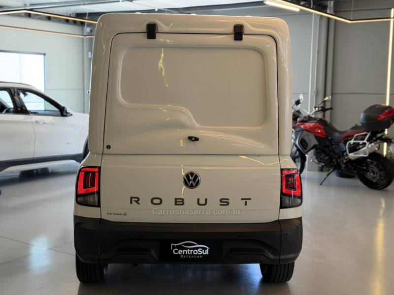 VOLKSWAGEN - SAVEIRO - 2020/2020 - Branca - R$ 81.900,00