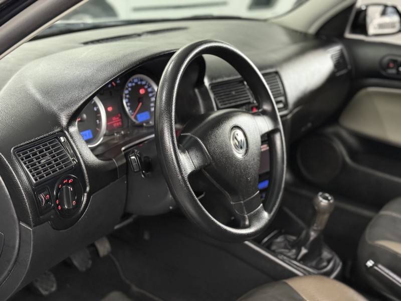 VOLKSWAGEN - GOLF - 2007/2008 - Preta - R$ 47.900,00