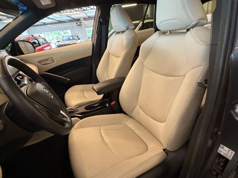 TOYOTA - COROLLA - 2022/2023 - Cinza - R$ 161.900,00