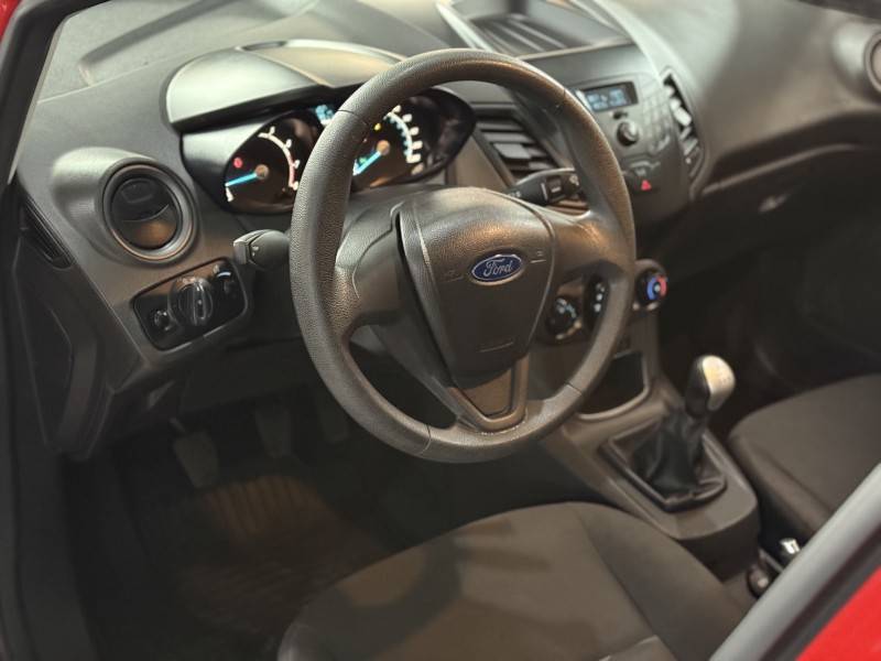 FORD - FIESTA - 2015/2015 - Vermelha - R$ 48.900,00