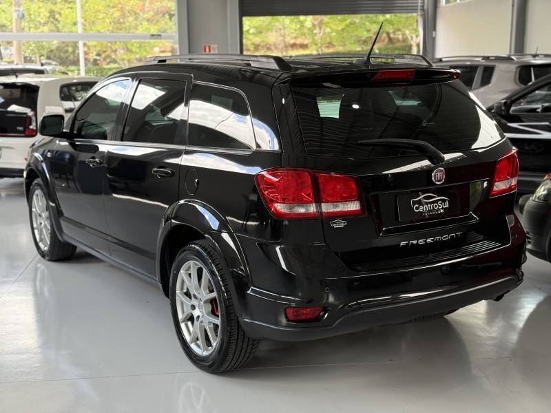 FIAT - FREEMONT - 2014/2014 - Preta - R$ 59.900,00