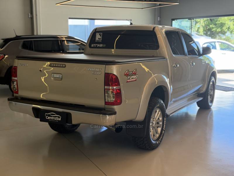 TOYOTA - HILUX - 2014/2014 - Bege - R$ 157.900,00