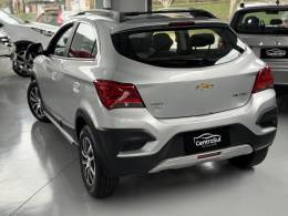 CHEVROLET - ONIX - 2018/2018 - Prata - R$ 69.900,00