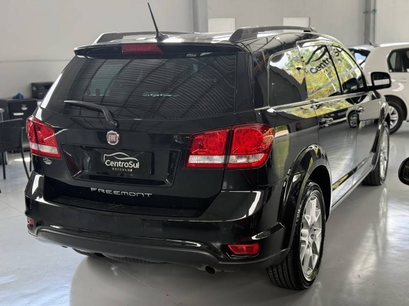 FIAT - FREEMONT - 2014/2014 - Preta - R$ 59.900,00
