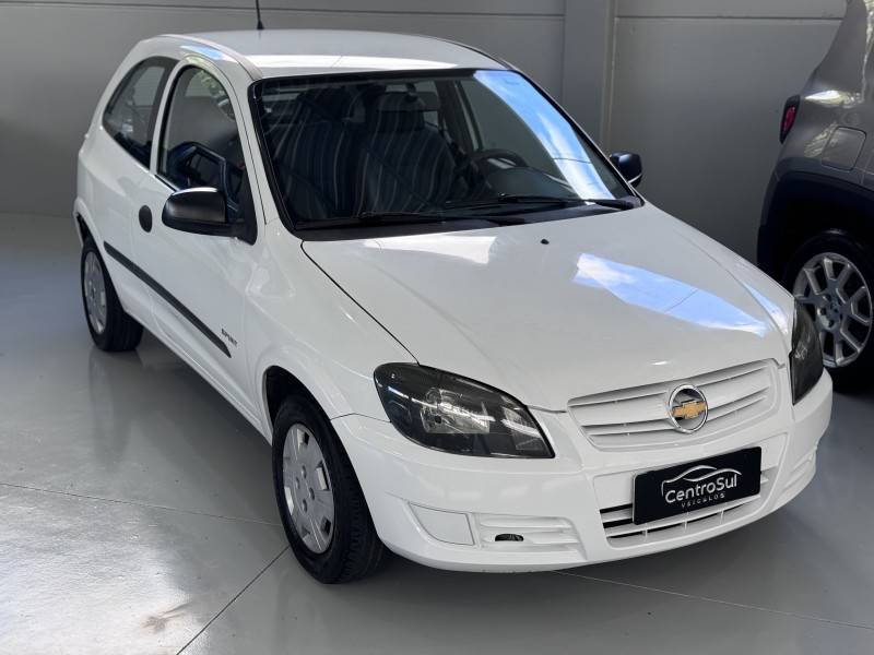 CHEVROLET - CELTA - 2010/2011 - Branca - R$ 25.900,00