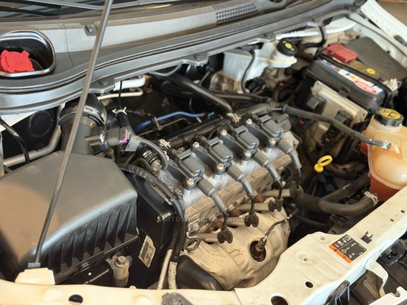 CHEVROLET - ONIX - 2018/2019 - Branca - R$ 57.900,00