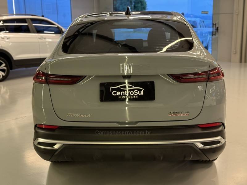 FIAT - FASTBACK - 2022/2023 - Cinza - R$ 117.900,00