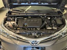 TOYOTA - COROLLA - 2018/2019 - Cinza - R$ 108.900,00