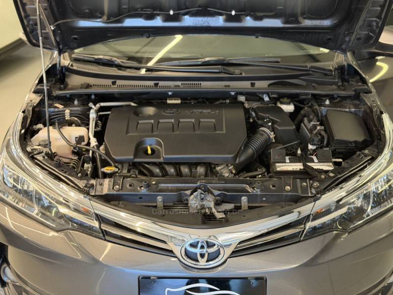 TOYOTA - COROLLA - 2018/2019 - Cinza - R$ 108.900,00