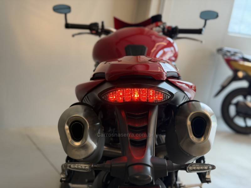 TRIUMPH - SPEED TRIPLE - 2015/2015 - Vermelha - R$ 42.900,00