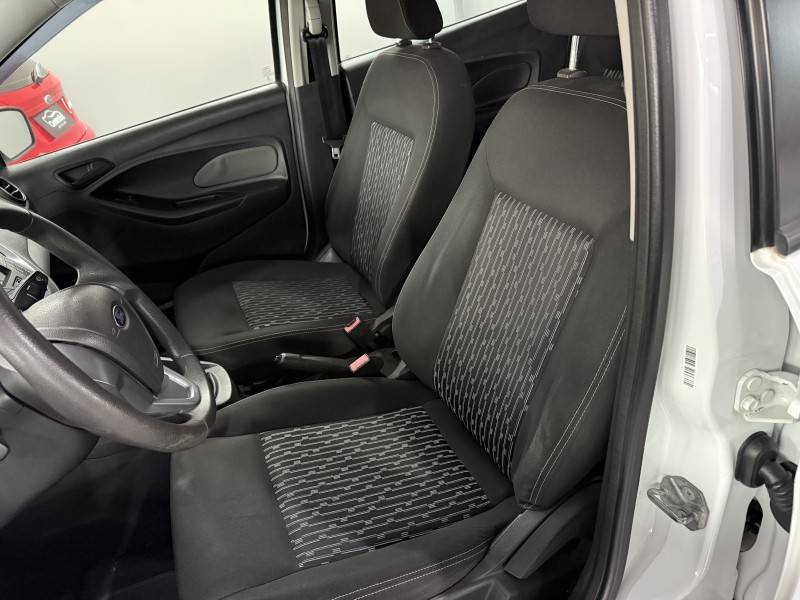FORD - KA - 2015/2015 - Branca - R$ 41.900,00
