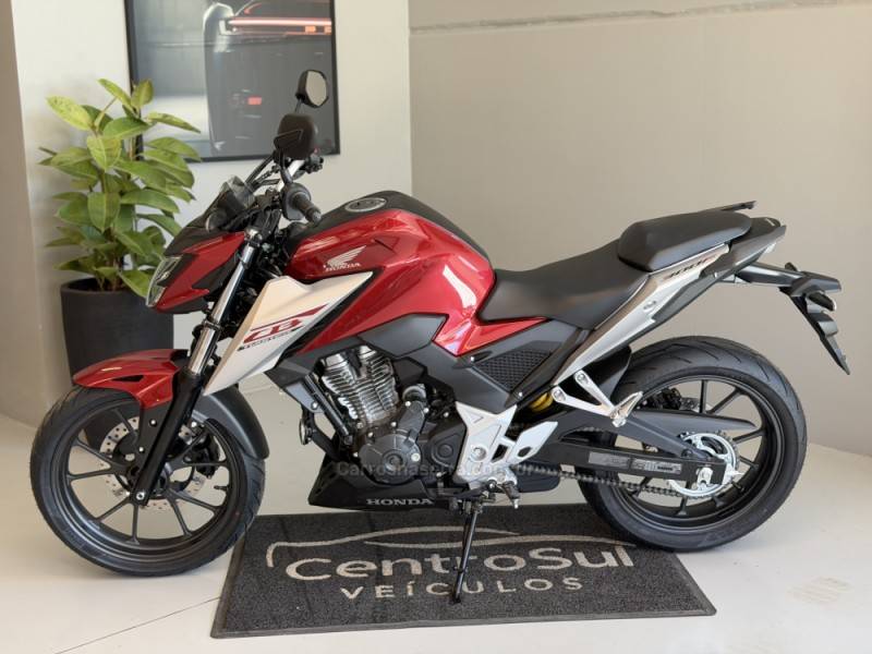HONDA - CB 300F TWISTER - 2025/2026 - Vermelha - R$ 30.290,00