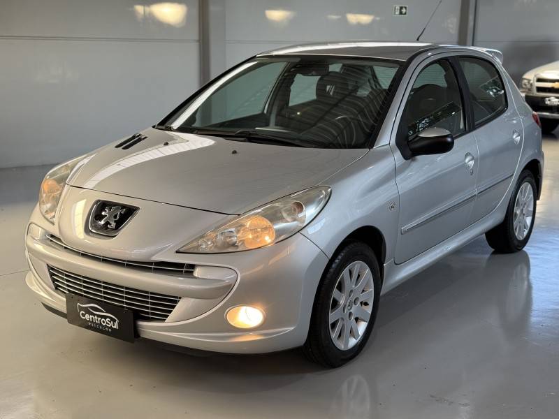 PEUGEOT - 207 - 2011/2012 - Prata - R$ 28.900,00