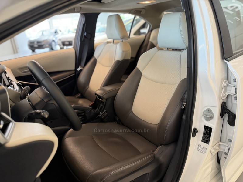 TOYOTA - COROLLA - 2022/2023 - Branca - R$ 152.900,00