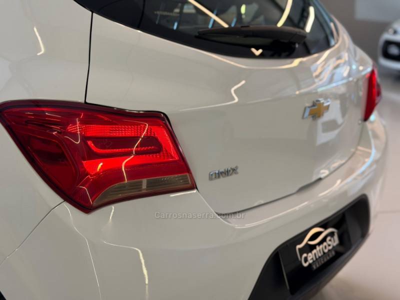 CHEVROLET - ONIX - 2018/2019 - Branca - R$ 57.900,00