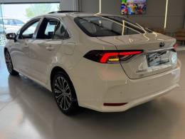 TOYOTA - COROLLA - 2022/2023 - Branca - R$ 152.900,00