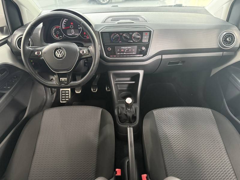 VOLKSWAGEN - UP - 2018/2018 - Branca - R$ 63.990,00