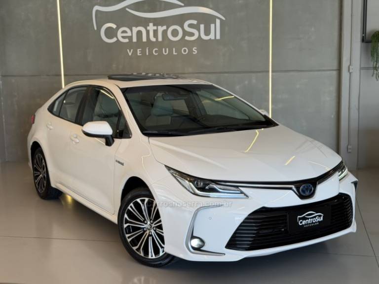 TOYOTA - COROLLA - 2022/2023 - Branca - R$ 152.900,00