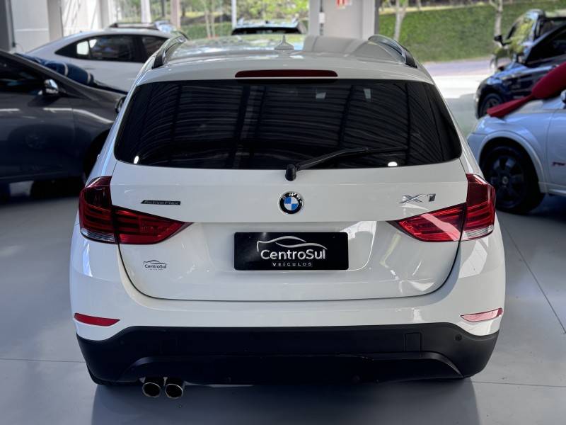 BMW - X1 - 2015/2015 - Branca - R$ 89.990,00