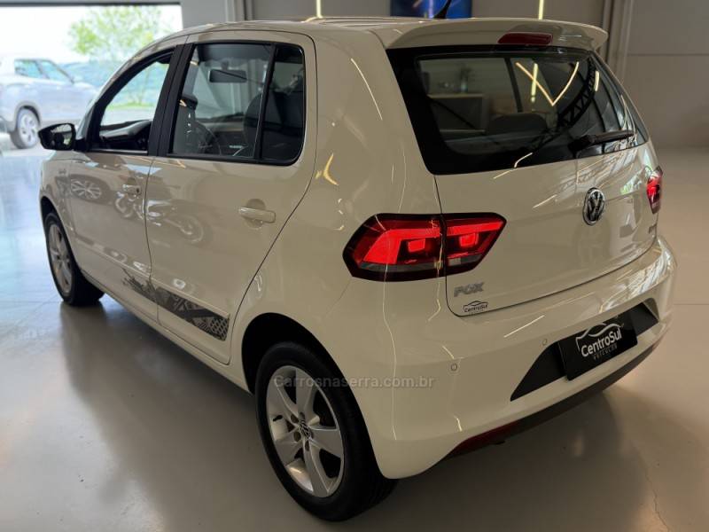 VOLKSWAGEN - FOX - 2016/2016 - Branca - R$ 57.900,00