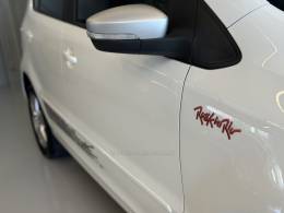 VOLKSWAGEN - FOX - 2015/2016 - Branca - R$ 56.900,00