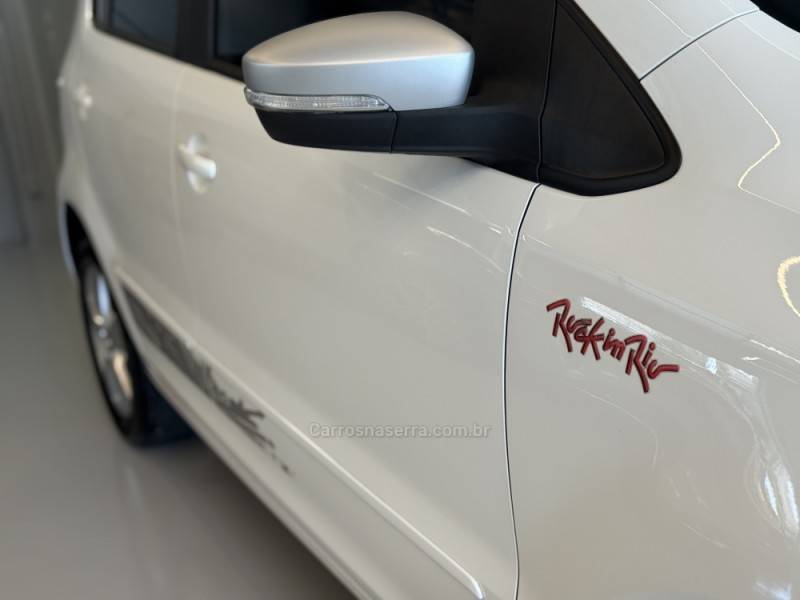 VOLKSWAGEN - FOX - 2015/2016 - Branca - R$ 56.900,00