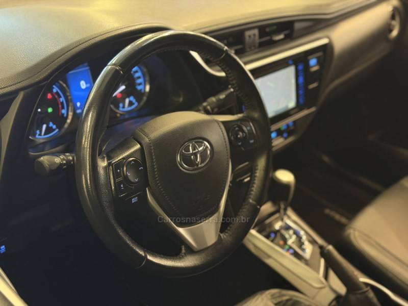 TOYOTA - COROLLA - 2018/2019 - Cinza - R$ 108.900,00