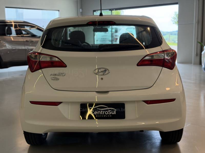 HYUNDAI - HB20 - 2015/2016 - Branca - R$ 50.900,00