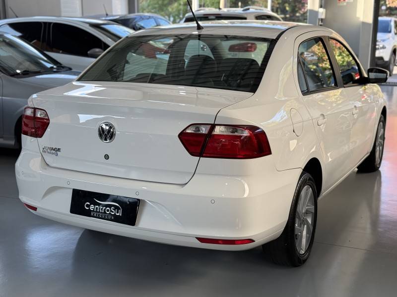 VOLKSWAGEN - VOYAGE - 2019/2020 - Branca - R$ 54.490,00
