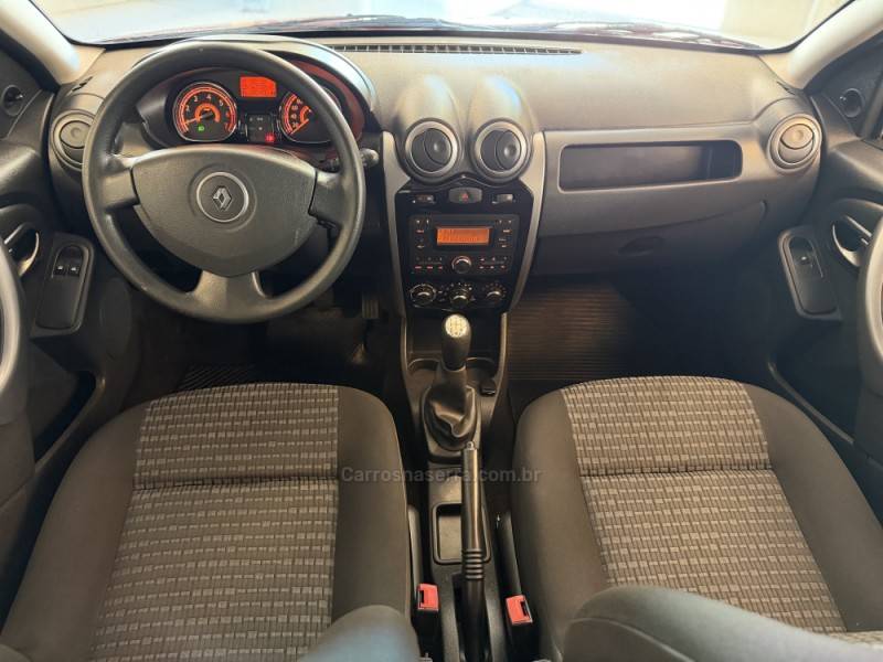 RENAULT - SANDERO - 2011/2012 - Vermelha - R$ 34.900,00