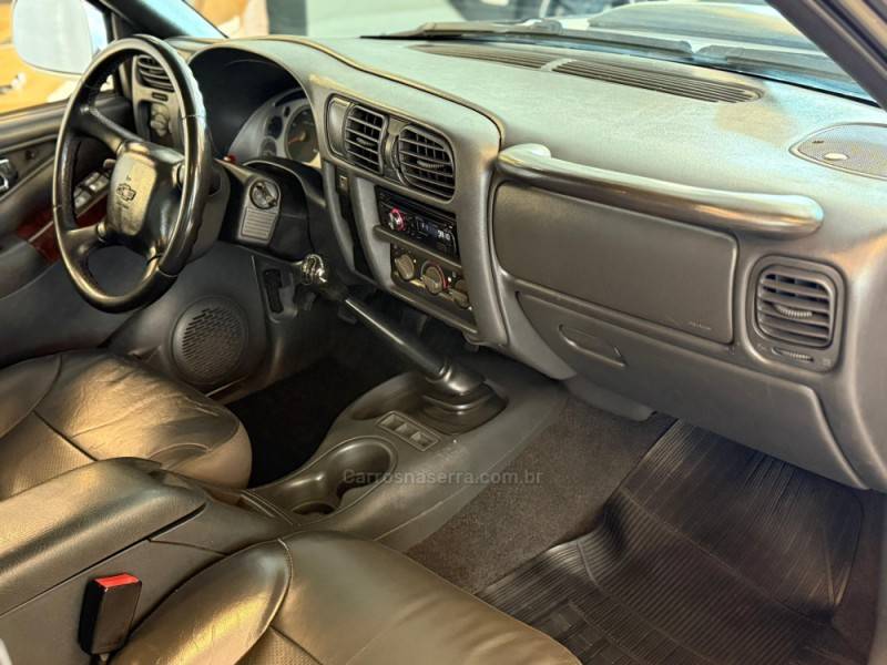CHEVROLET - S10 - 2006/2006 - Prata - R$ 64.900,00