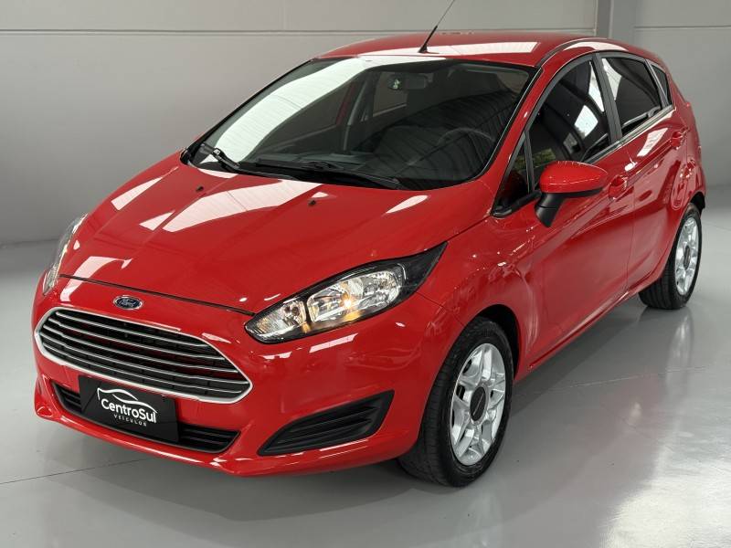 FORD - FIESTA - 2015/2015 - Vermelha - R$ 48.900,00