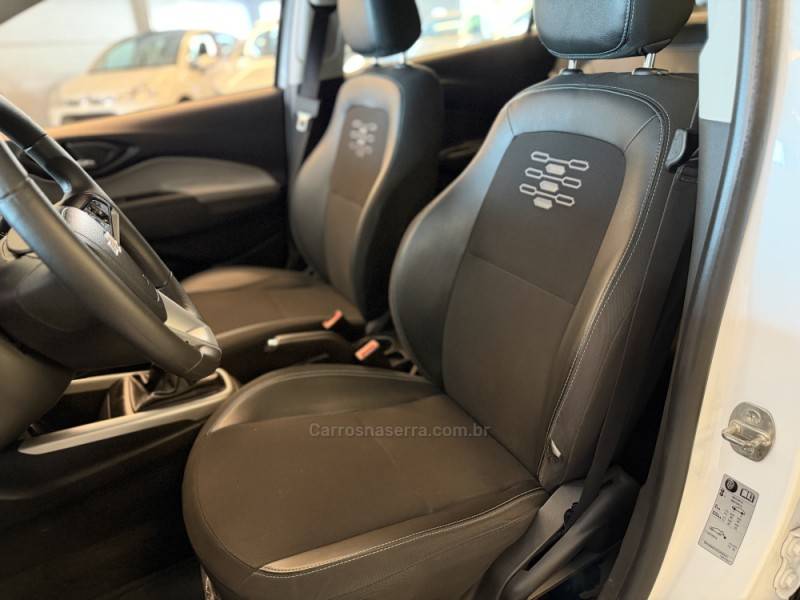 CHEVROLET - ONIX - 2018/2019 - Branca - R$ 57.900,00