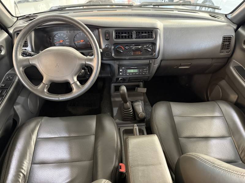 MITSUBISHI - L200 - 2006/2006 - Preta - R$ 59.900,00