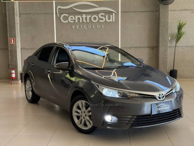 TOYOTA - COROLLA - 2018/2019 - Cinza - R$ 108.900,00